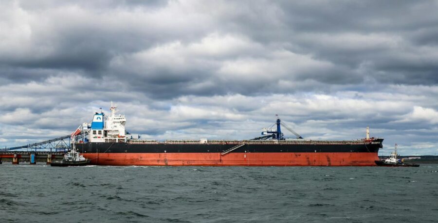 trump decreta un bloqueo total de los petroleros sancionados en torno a venezuela