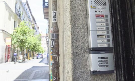 consumo sanciona con 64 millones de euros a airbnb por anunciar viviendas sin licencia