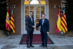 sanchez se compromete con perez llorca a constituir una comision mixta de reconstruccion tras la dana