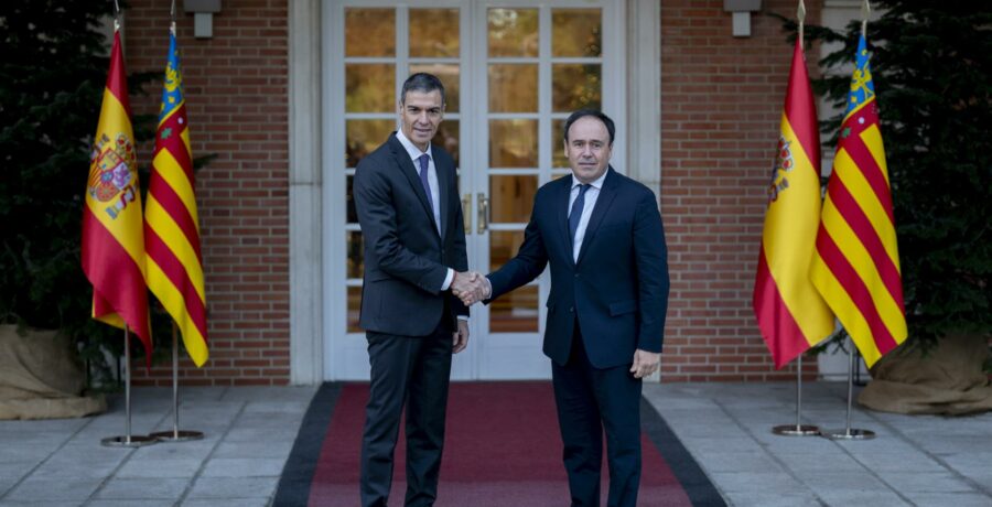 sanchez se compromete con perez llorca a constituir una comision mixta de reconstruccion tras la dana