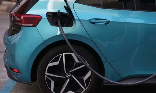 el ipc se modera una decima en diciembre y cierra el ano en el 29 por la bajada de los carburantes