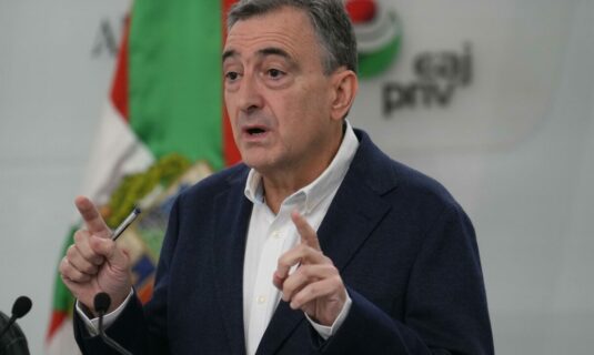 esteban cree que imaz se podria haber ahorrado unas cuantas frases en su encuentro con trump