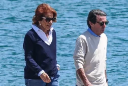 aznar y ana botella aparecen en las facturas de dos paquetes enviados por epstein en 2003 y 2004