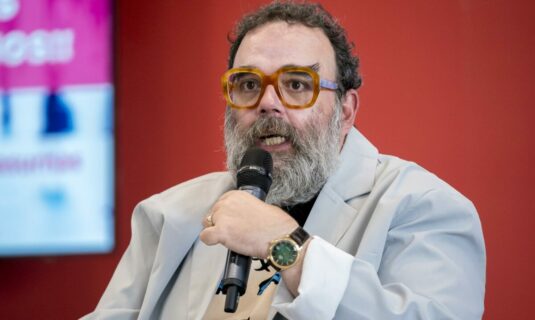 bob pop presentara este sabado su candidatura a las primarias de en comu para la alcaldia de de barcelona