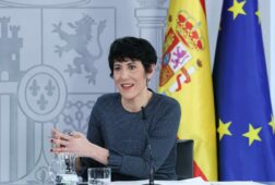 el gobierno se abre a abordar mas temas con feijoo que quiere hablar de venezuela y toda la politica exterior