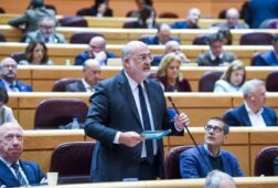 junts exige desde el senado la dimision de puente el sistema ha fallado en ave y rodalies