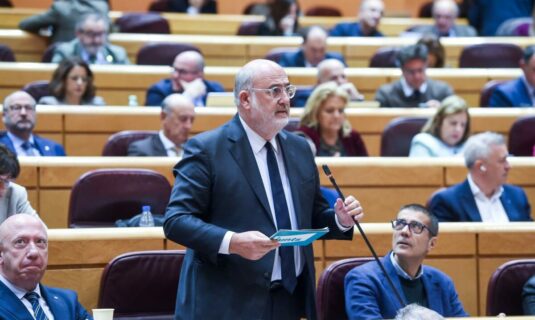 junts exige desde el senado la dimision de puente el sistema ha fallado en ave y rodalies