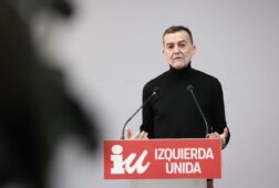 iu ve necesario superar sumar y llama a construir un frente amplio electoral de izquierdas con una nueva marca