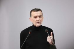 iu exige que espana no participe en la junta de paz de trump y sumar tambien expresa su rechazo