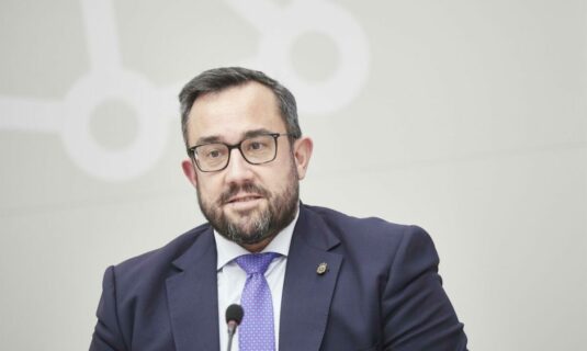 chivite releva al vicepresidente primero y a la consejera de interior en el ejecutivo navarro