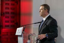 page cree que los pensionistas no se merecen ir en un batiburrillo y pide dejarles fuera del bloqueo politico