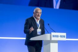 gonzalez pons pide revisar la unanimidad del consejo europeo es poco operativo no se adapta al nuevo orden mundial