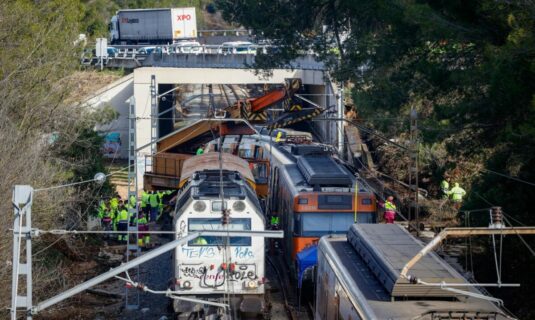 el govern exige que renfe y adif asuman responsabilidades por rodalies de forma inmediata