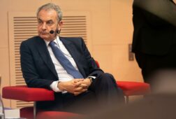 la an pregunta a la fiscalia si investigar la querella de hazte oir contra zapatero por presunta colaboracion con maduro