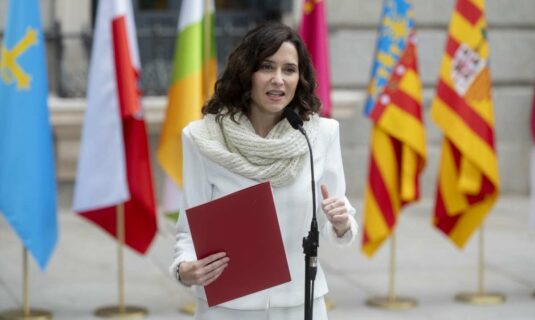 ayuso pide a zapatero explicaciones por cooperar con la dictadura en venezuela y blanquear el regimen de maduro