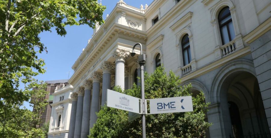 las tensiones en venezuela y el petroleo propician una jornada de fuertes subidas para indra y repsol