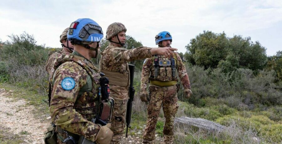 una patrulla espanola desplegada en libano sale ilesa de un ataque de carros de combate israelies