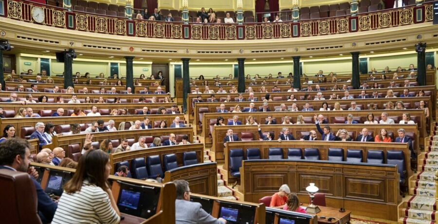 el congreso aplica a los diputados la subida salarial de los funcionarios y cobraran un minimo de 3 367 euros al mes