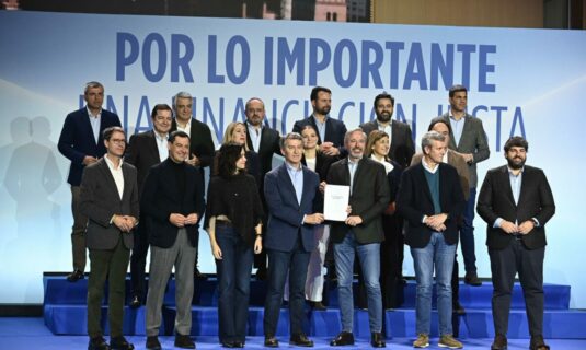 feijoo promete una financiacion justa en un ano si gobierna y ofrece a ccaa del psoe la propuesta firmada por el pp