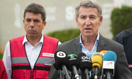 feijoo remite a la jueza sus mensajes con mazon el dia de la dana lleva la iniciativa de comunicacion es la clave