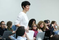 el gobierno todavia no pedira apoyo a los grupos para enviar tropas a ucrania y deja fuera a vox de la ronda