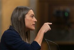 junts culpa al psoe de la caida del escudo social y replica al gobierno si a las pensiones no a las okupaciones