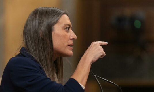 junts culpa al psoe de la caida del escudo social y replica al gobierno si a las pensiones no a las okupaciones