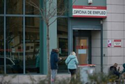 el paro cierra 2025 en su menor nivel en 18 anos su mayor caida desde 2022