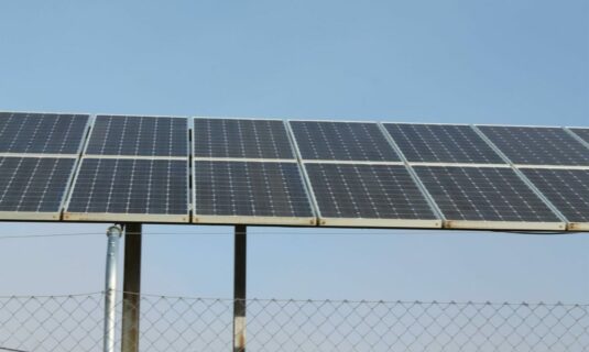 la eolica y solar superan en generacion de electricidad a los fosiles en la ue por primera vez en 2025