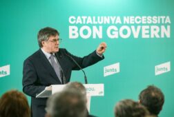 puigdemont ve un gesto de desesperacion que el govern exija ahora responsabilidades a adif y renfe por rodalies
