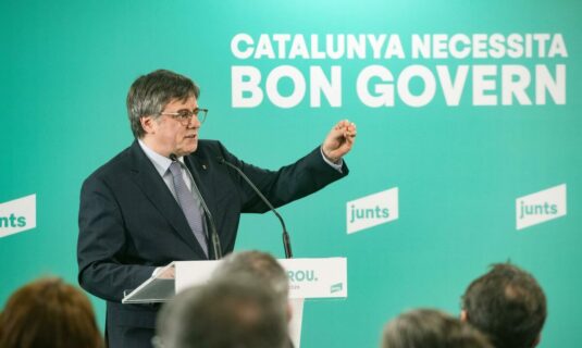 puigdemont ve un gesto de desesperacion que el govern exija ahora responsabilidades a adif y renfe por rodalies