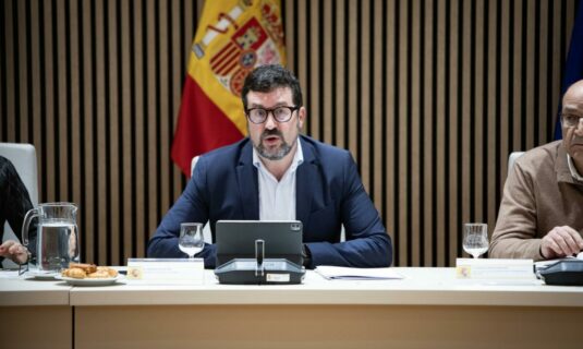 el gobierno plantea subir el smi un 31 para 2026 hasta 1 221 euros al mes sin tributacion en irpf