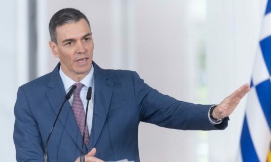 sanchez da por hecho que sacara adelante las ayudas fiscales a caseros pese a las criticas de sumar