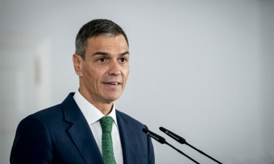 sanchez defiende que la ue avance en su integracion en defensa sin un acuerdo unanime de los 27