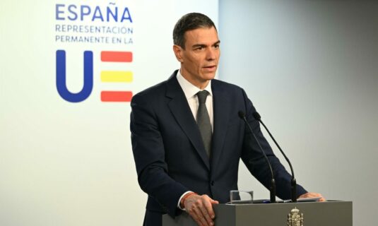 sanchez responde a elon musk que marte puede esperar la humanidad no en alusion a la regularizacion de migrantes