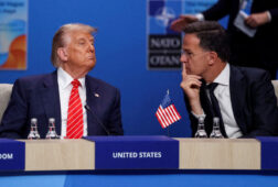 trump acuerda una reunion en davos con las distintas partes sobre groenlandia tras hablar con rutte