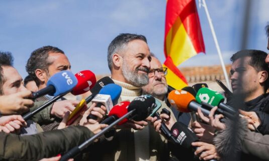 abascal tilda de incorrecto el marco del pp para pactar con vox como si fueramos salvajes es empezar con mal pie