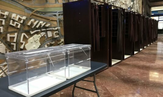 hasta 1 036 325 aragoneses estan llamados este domingo a elegir a los 67 diputados autonomicos