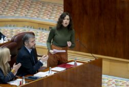 ayuso critica que psoe compare caso de mostoles que no era acoso sexual con daole tendria que dar verguenza