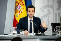 bustinduy defendera ante la ue una tasa del 2 a los ultrarricos con patrimonios superiores a 100 millones