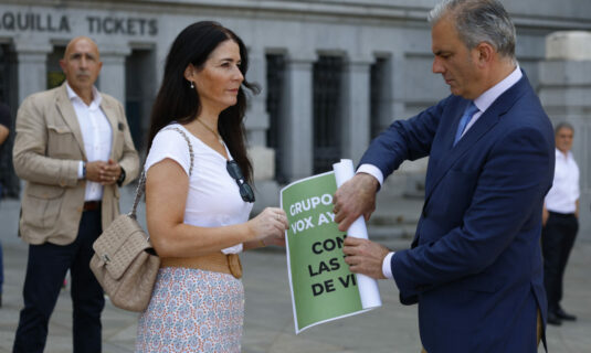 la direccion de vox suspende de militancia a toscano y ansaldo concejales en madrid