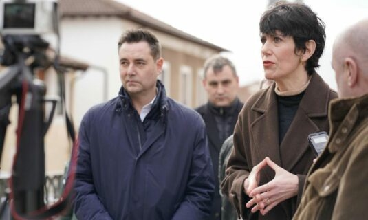 elma saiz apela a la responsabilidad y critica al pp por estar preso de las politicas racistas y xenofobas de vox