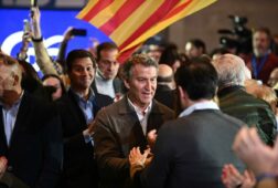 feijoo cierra campana pidiendo no dispersar el voto con vox hay que poner el cabreo a trabajar no a bloquear