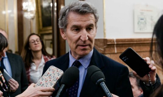 feijoo pide que el rey emerito vuelva a espana tras desclasificacion del 23f contribuyo a sostener la democracia