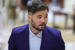 rufian respeta la reedicion de sumar pero insiste en una alianza diferente sin renunciar a siglas ni a la independencia