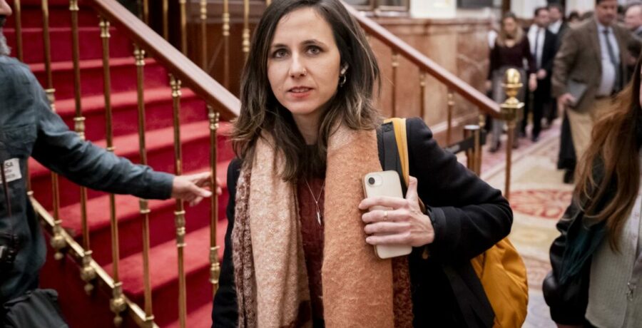 belarra carga contra sumar bng erc y bildu por sostener a sanchez a cualquier precio alimentando a la derecha