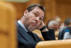 erc se suma a pp y vox en el senado para exigir la dimision de puente tras los accidentes de adamuz y gelida