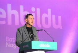 otegi no cree factible la propuesta de rufian y reitera la oferta de lista conjunta a las generales al pnv