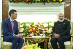 pedro sanchez cree que felipe gonzalez tardara en volver a votar a psoe porque el piensa presentarse a generales