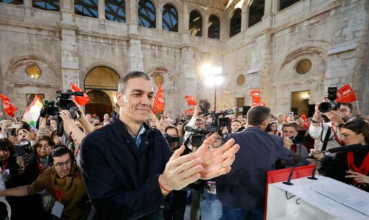 sanchez celebra el aval del consejo de estado para blindar el aborto en la constitucion